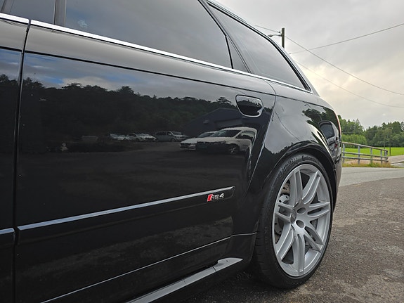 Audi RS4 25 of 30