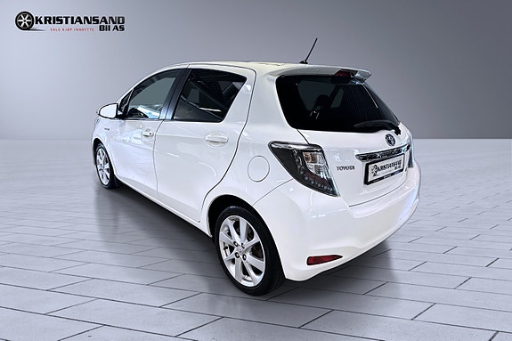 Toyota Yaris 3 of 5