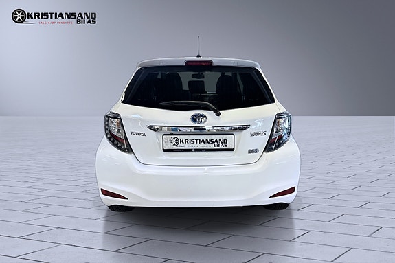 Toyota Yaris 4 of 5