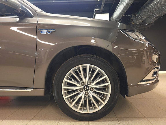 Mitsubishi Outlander 12 of 30