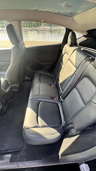 Tesla Model Y 28 of 30