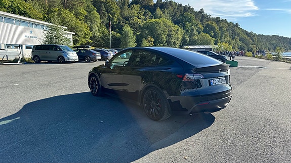 Tesla Model Y 18 of 30