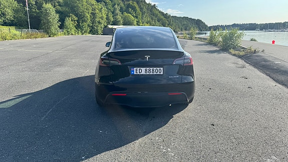 Tesla Model Y 10 of 30