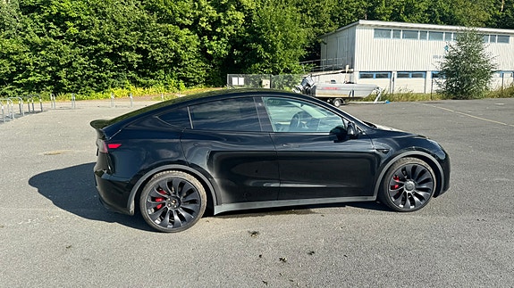 Tesla Model Y 7 of 30