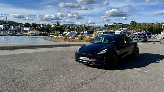 Tesla Model Y 23 of 30