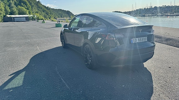 Tesla Model Y 12 of 30
