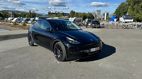 Tesla Model Y 4 of 30