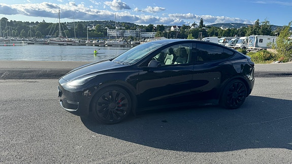 Tesla Model Y 13 of 30