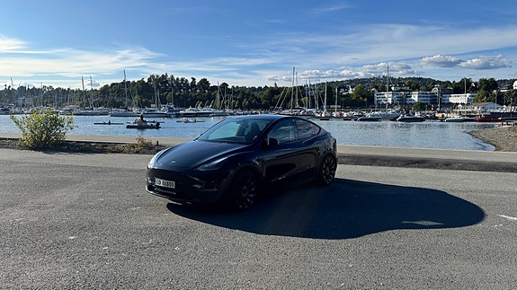 Tesla Model Y 17 of 30