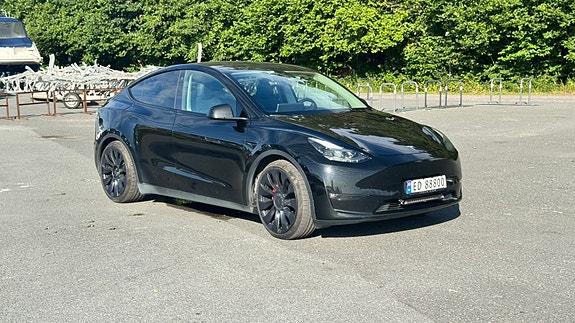 Tesla Model Y 6 of 30