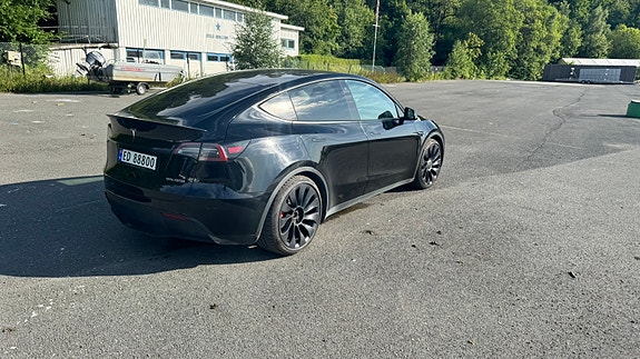 Tesla Model Y 9 of 30