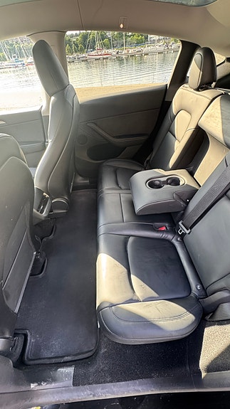 Tesla Model Y 29 of 30