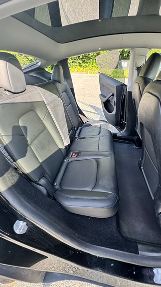 Tesla Model Y 24 of 30