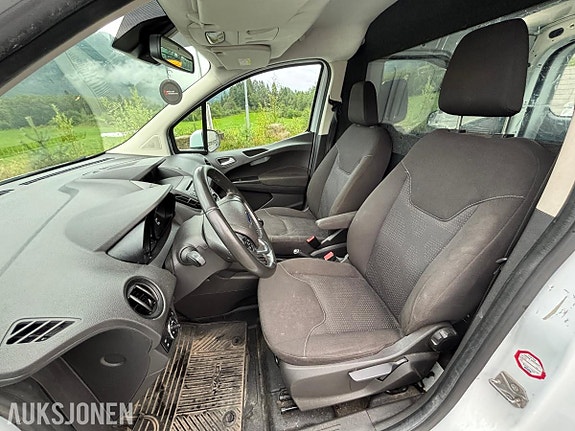 Ford Transit Courier 9 of 30