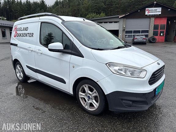 Ford Transit Courier 7 of 30