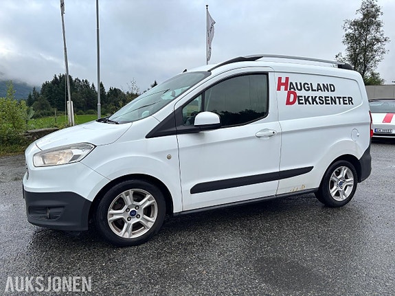 Ford Transit Courier 2 of 30