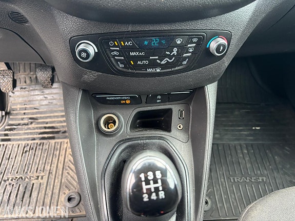 Ford Transit Courier 15 of 30