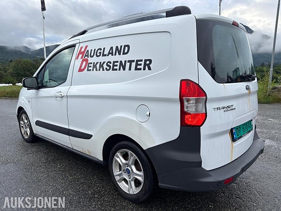 Ford Transit Courier 3 of 30