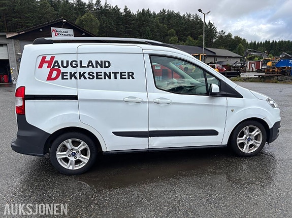 Ford Transit Courier 6 of 30