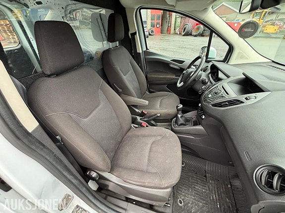 Ford Transit Courier 22 of 30