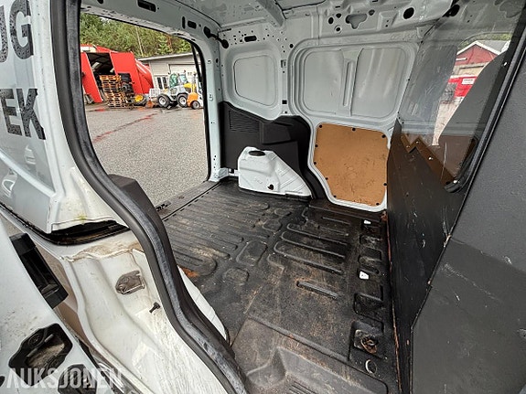 Ford Transit Courier 25 of 30