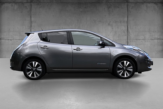 Nissan Leaf 4 of 5