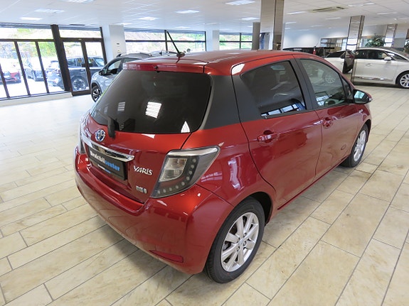 Toyota Yaris 5 of 5