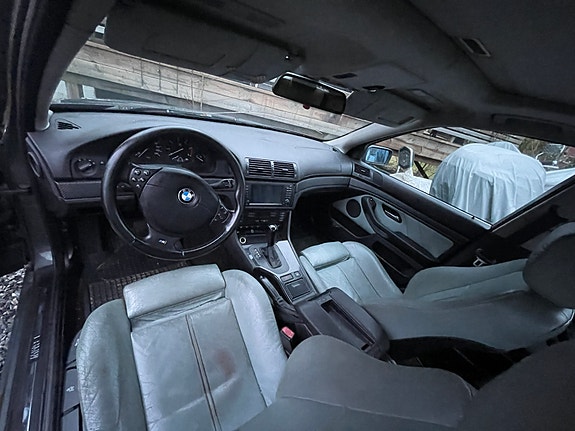 BMW 530d 3 of 5