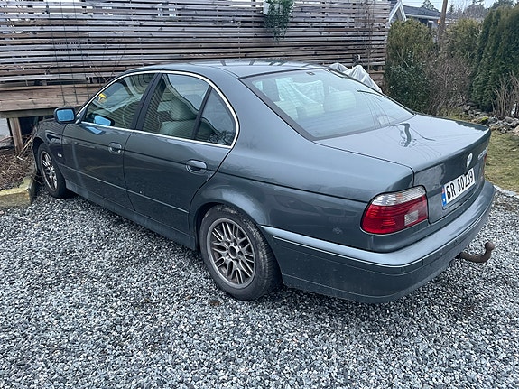 BMW 530d 2 of 5