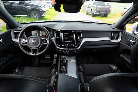 Volvo XC60 11 of 27