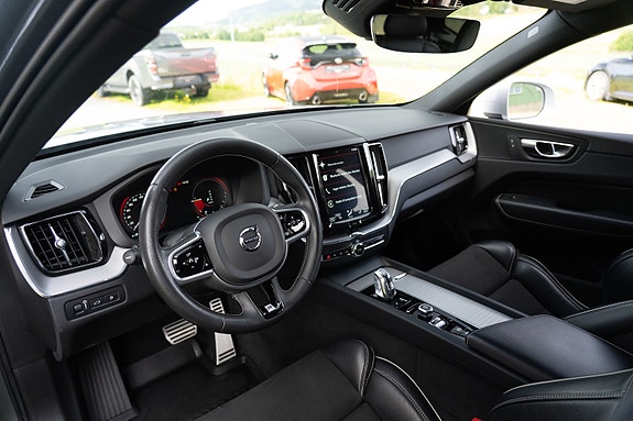 Volvo XC60 12 of 27
