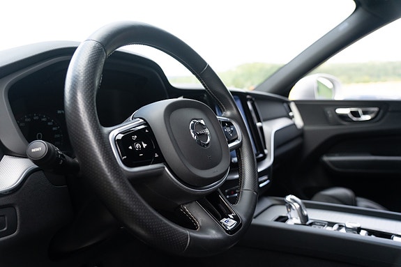 Volvo XC60 15 of 27