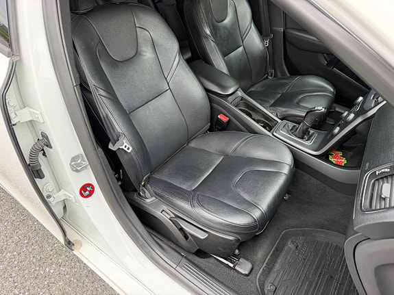 Volvo V40 12 of 17