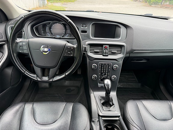 Volvo V40 14 of 17