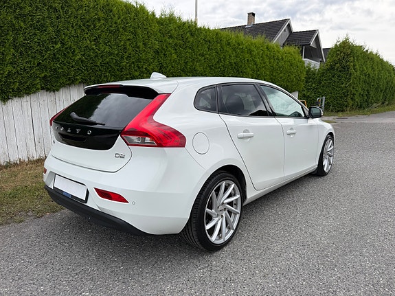 Volvo V40 5 of 17
