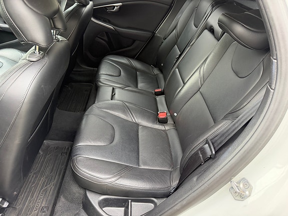 Volvo V40 10 of 17