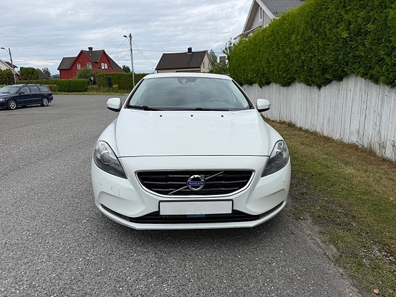 Volvo V40 8 of 17