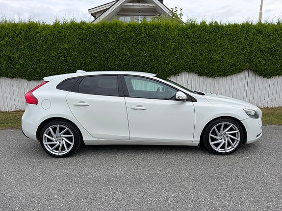 Volvo V40 6 of 17