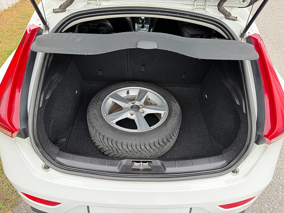 Volvo V40 9 of 17