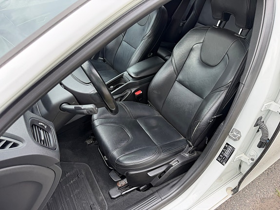 Volvo V40 13 of 17