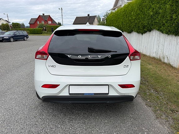 Volvo V40 4 of 17