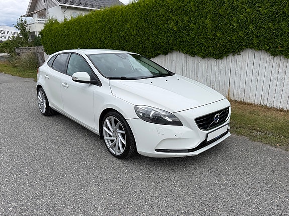 Volvo V40 7 of 17