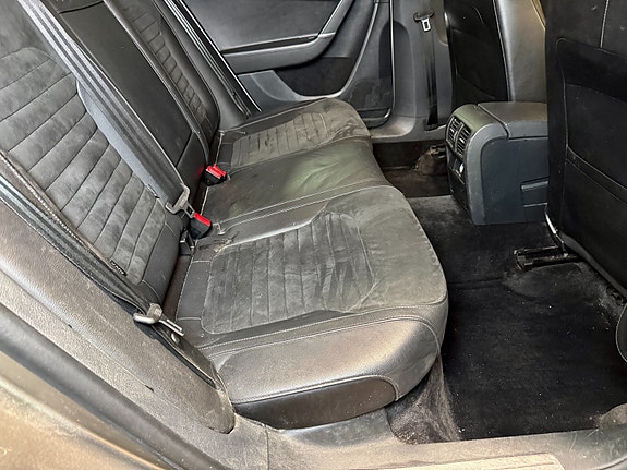 Volkswagen Passat 14 of 30