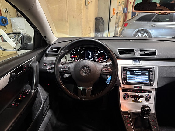 Volkswagen Passat 27 of 30