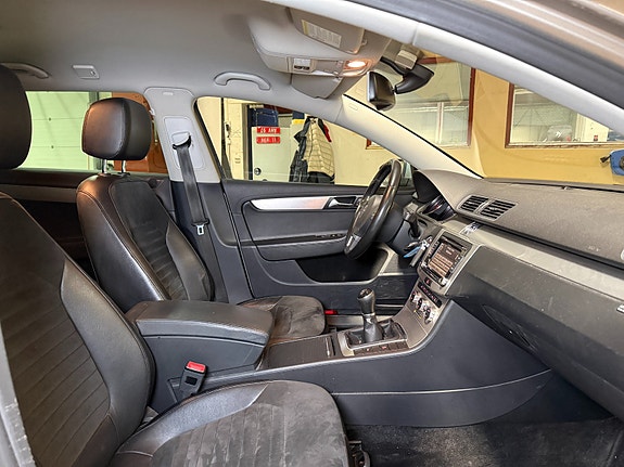 Volkswagen Passat 24 of 30