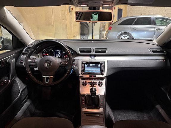 Volkswagen Passat 26 of 30