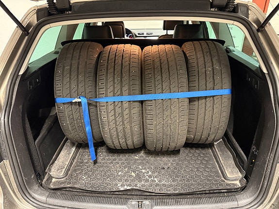 Volkswagen Passat 30 of 30