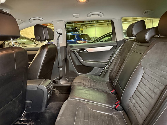 Volkswagen Passat 17 of 30