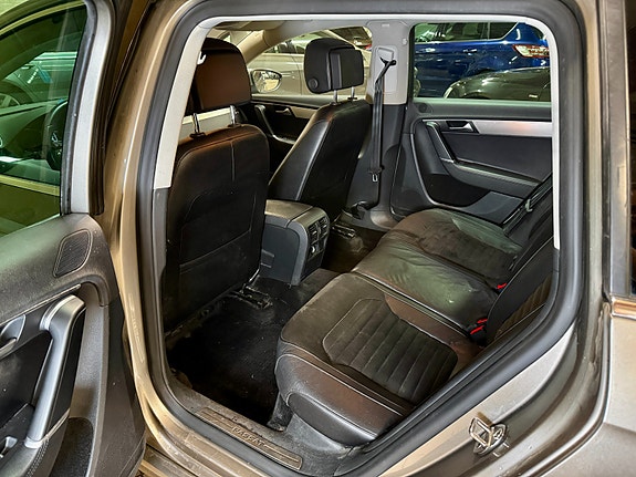 Volkswagen Passat 16 of 30