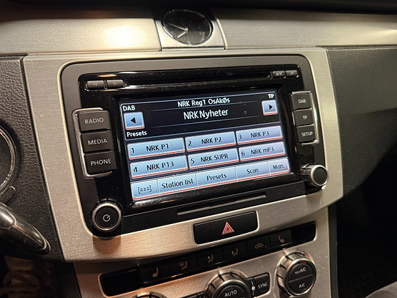 Volkswagen Passat 11 of 30